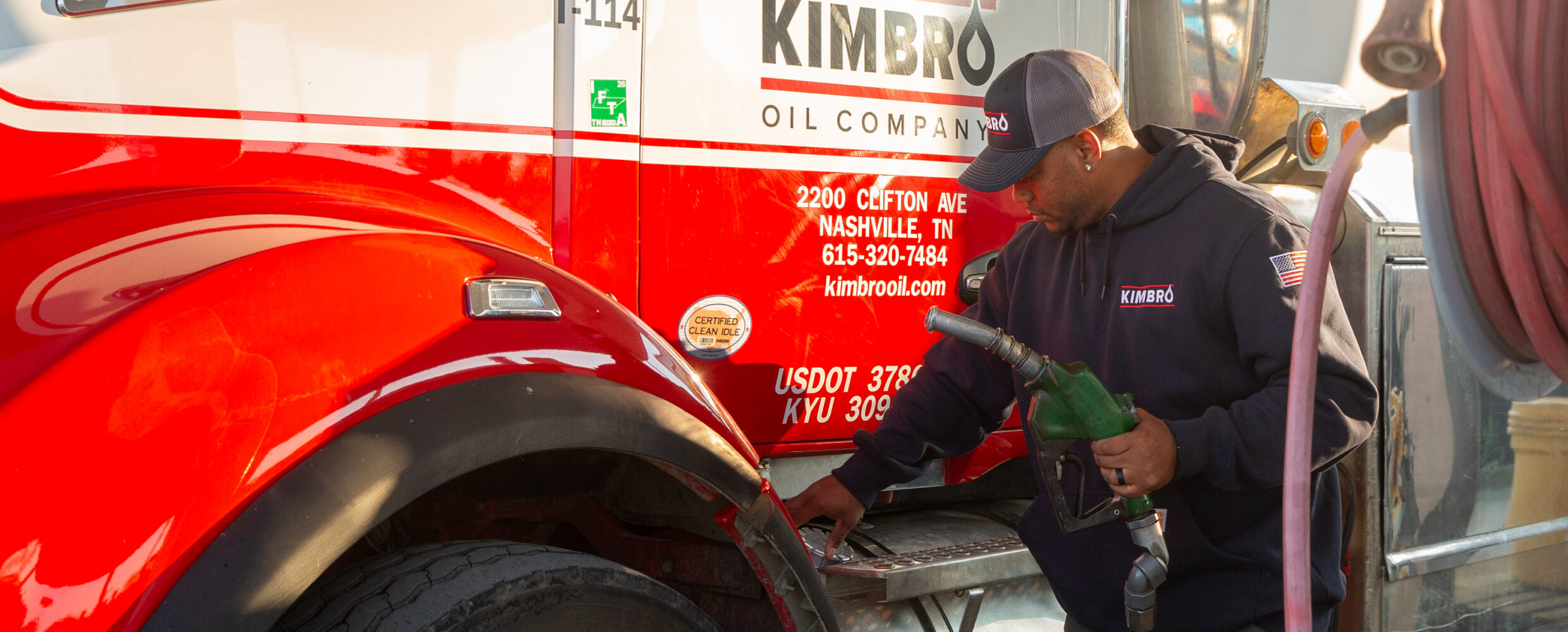 Kimbro driver fueling equipment from the side of a Kimbro truck